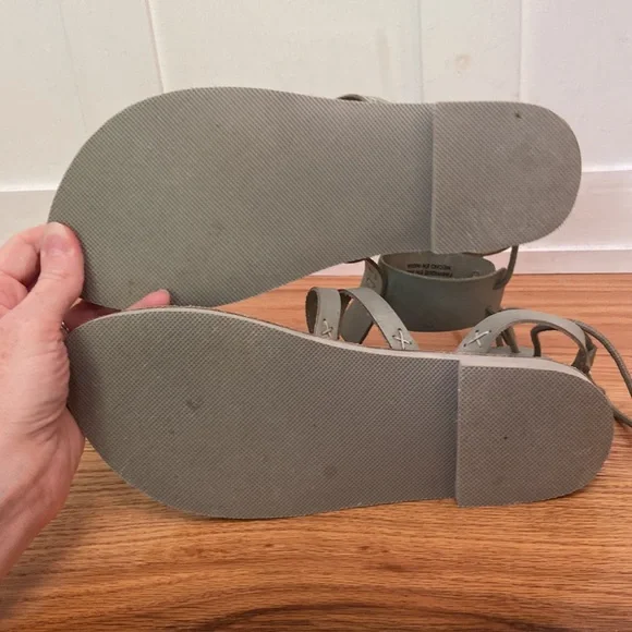 Free People Vacation Day Wrap Sandals Light Grey Leather Size 37 EU 7 US - Picture 11 of 13